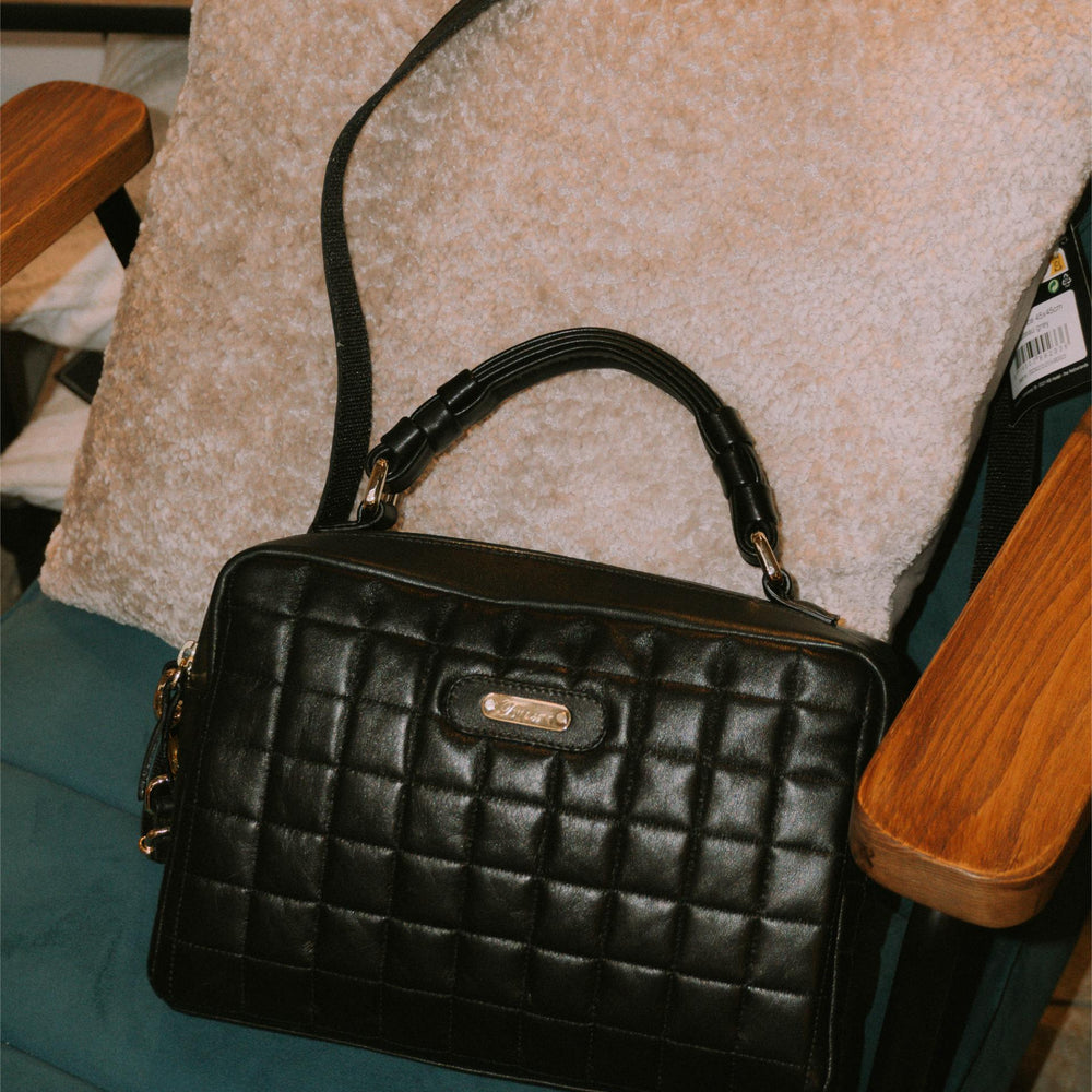 
                      
                        Borsa in pelle GRACE Couture Nero
                      
                    