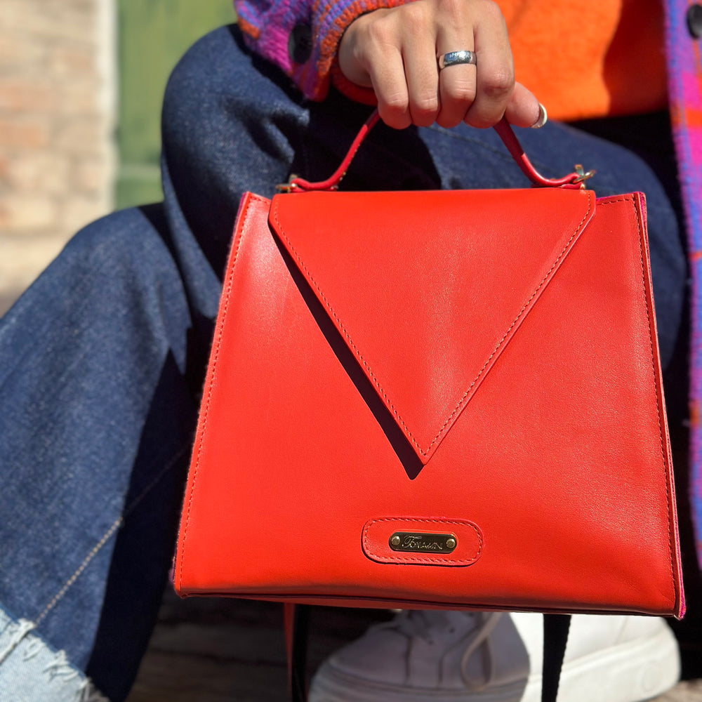 
                      
                        Borsa in pelle MARTI carrot
                      
                    