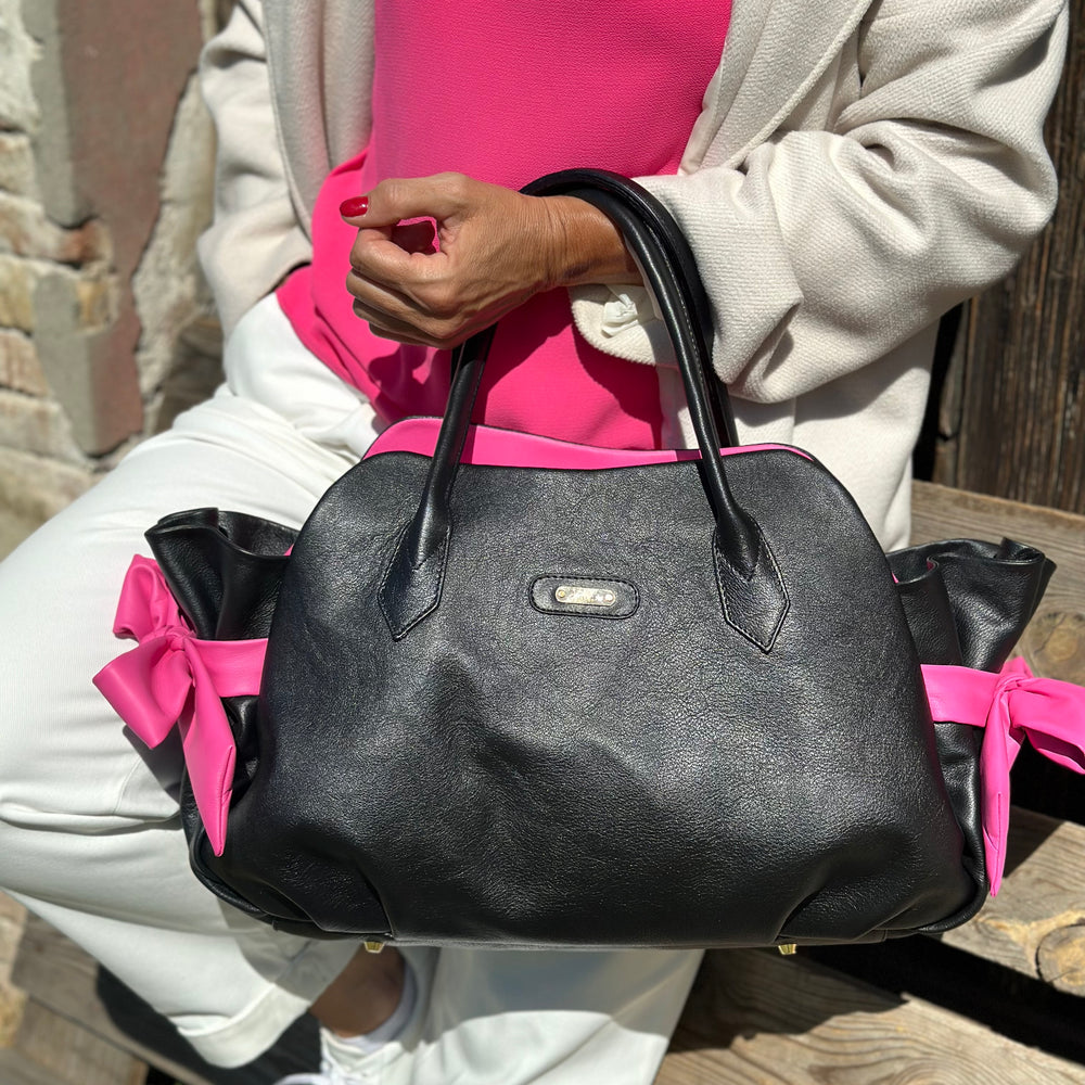 
                      
                        Borsa in pelle CHICCA black e big babol
                      
                    