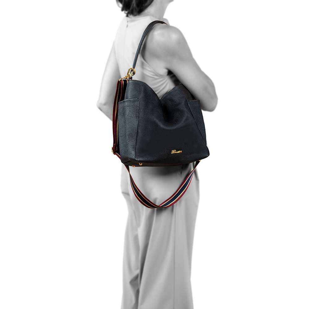
                      
                        Borsa in pelle TEA Nero
                      
                    