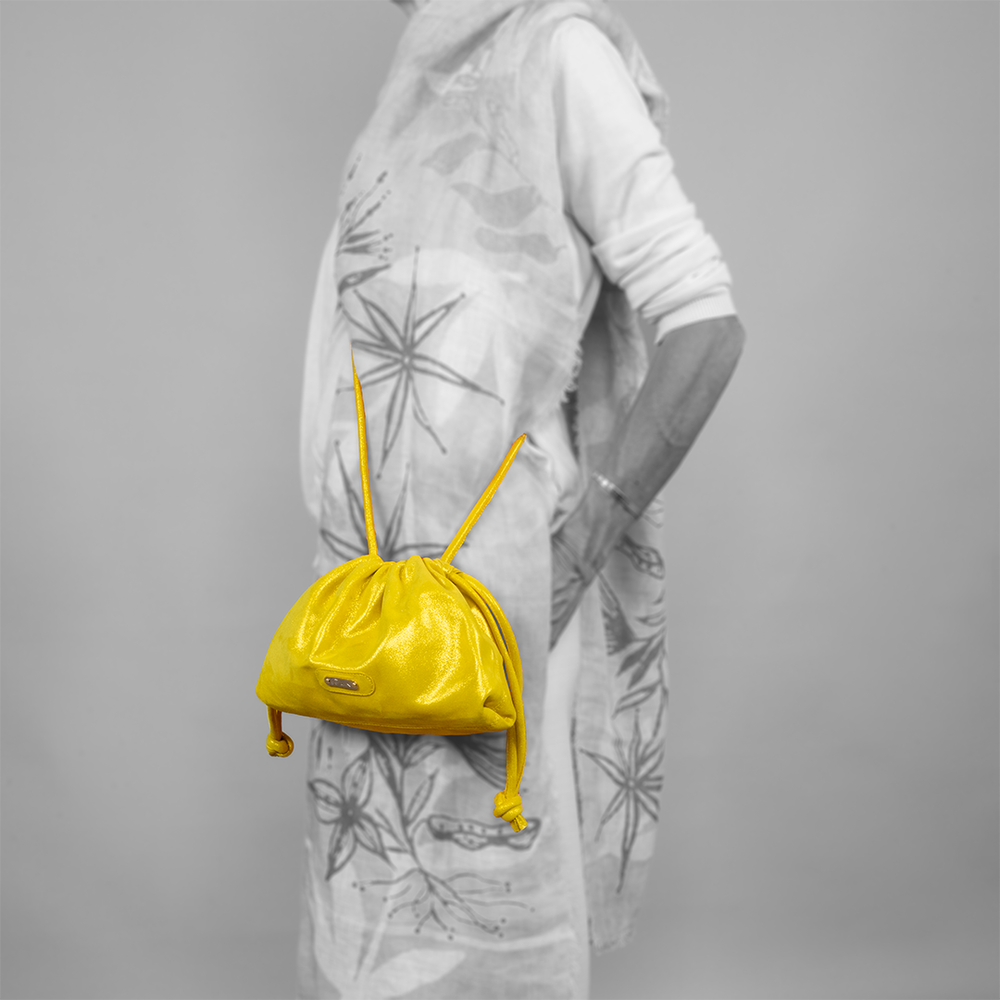 
                      
                        Borsa in pelle FILIPPA giallo LAME'
                      
                    