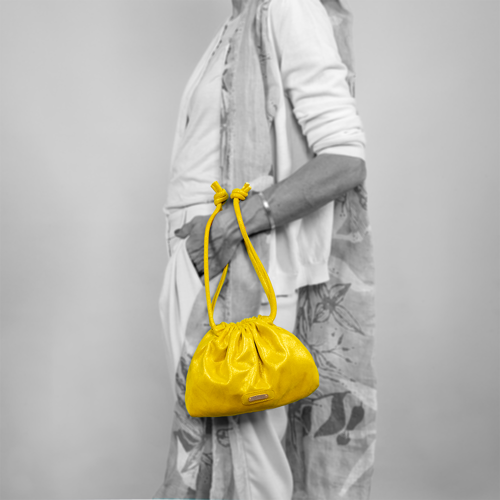 
                      
                        Borsa in pelle FILIPPA giallo LAME'
                      
                    