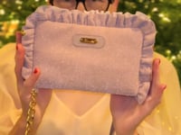 
                      
                        Carica e riproduci il video nel visualizzatore della galleria, Borsa in pelle NINA con frappe Avorio
                      
                    