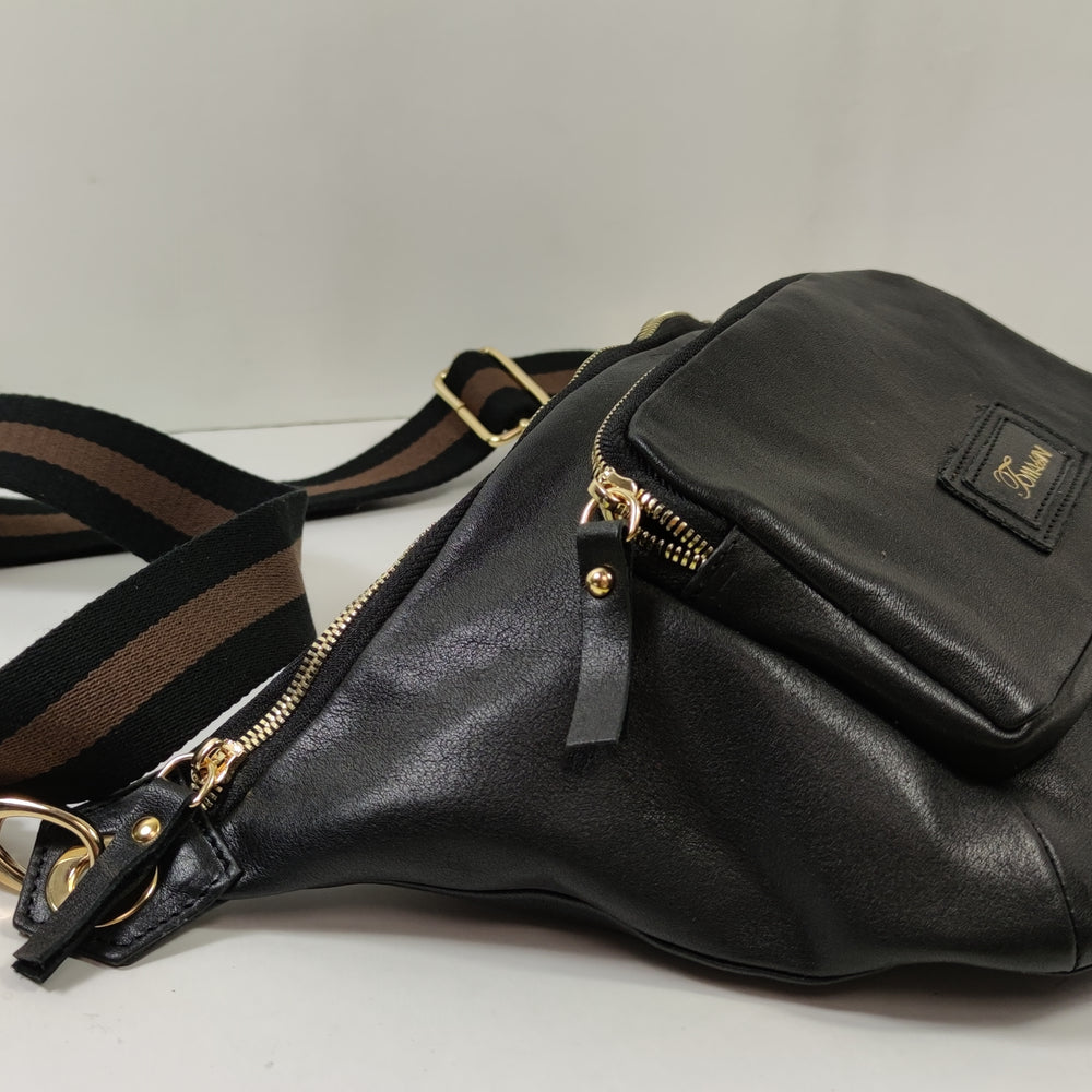 
                      
                        Marsupio in pelle ORESTE nero
                      
                    