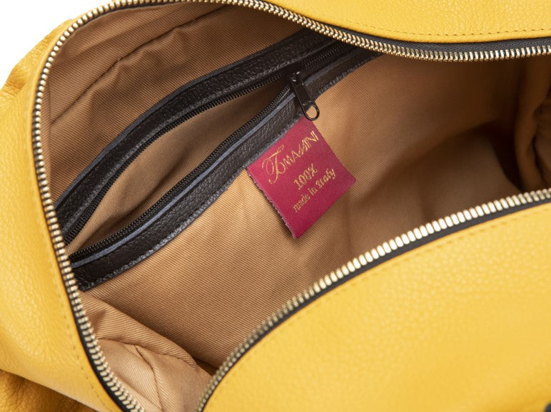 
                      
                        Borsa in pelle MARY con frappe giallo
                      
                    