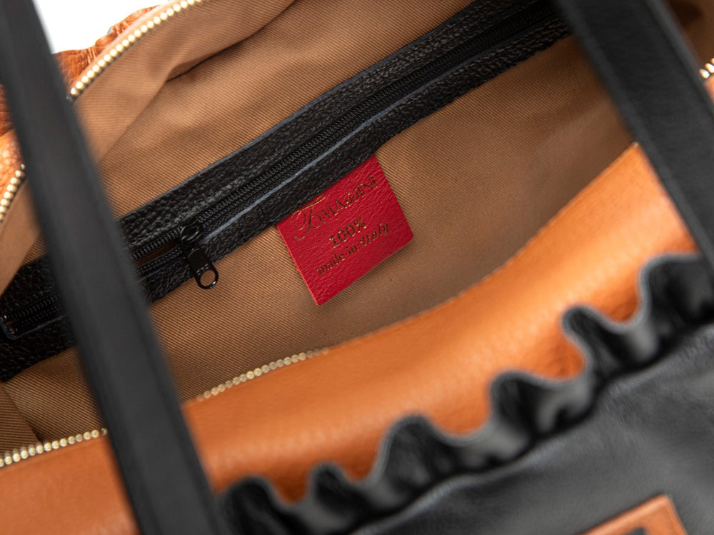 
                      
                        Borsa in pelle MARY con frappe cuoio
                      
                    