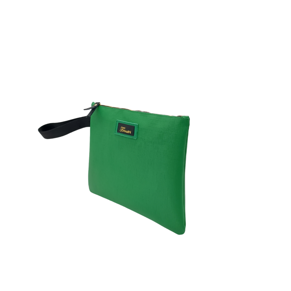 
                      
                        Maxi pochette con cinturino in tessuto
                      
                    