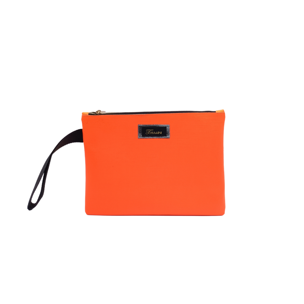 
                      
                        Maxi pochette con cinturino in tessuto
                      
                    