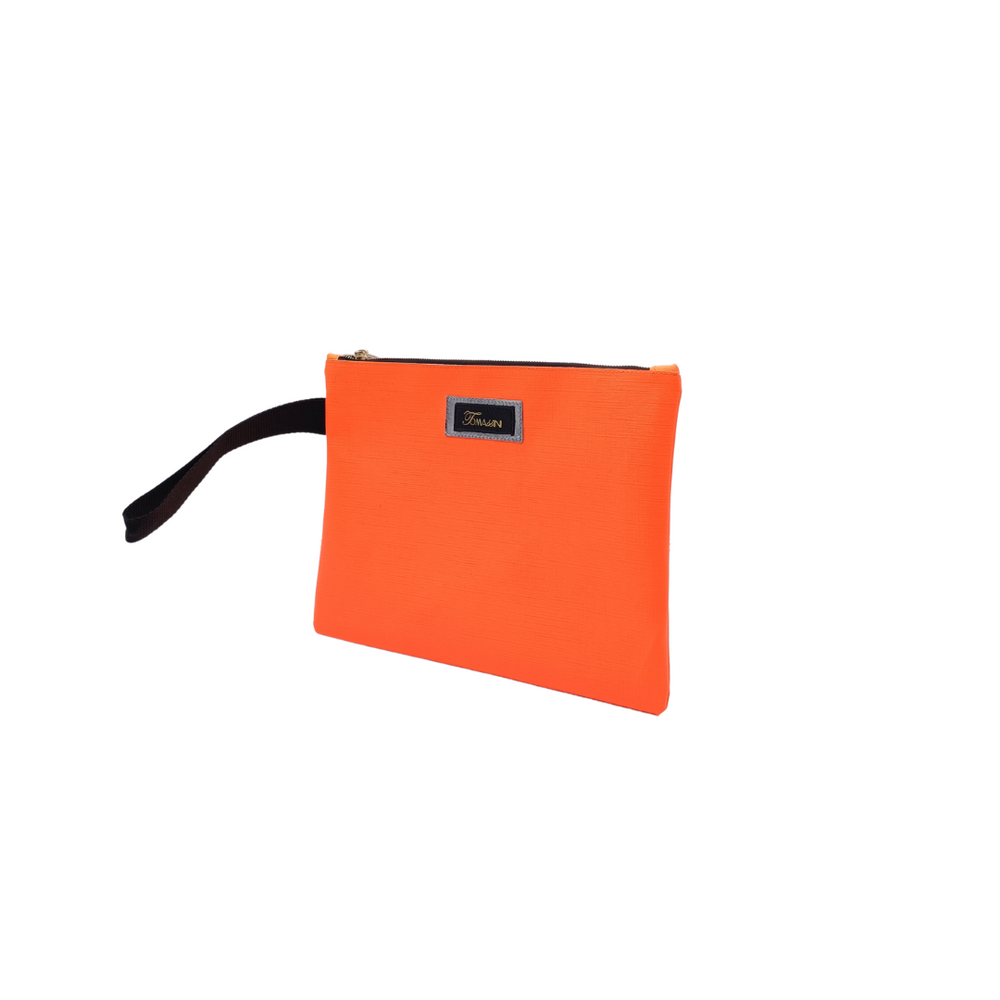
                      
                        Maxi pochette con cinturino in tessuto
                      
                    