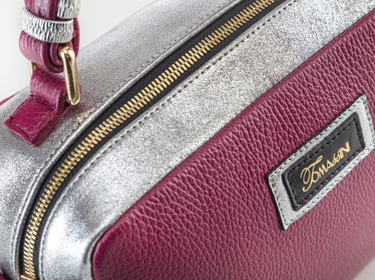 
                      
                        Borsa in pelle Grace bordeaux sopra
                      
                    