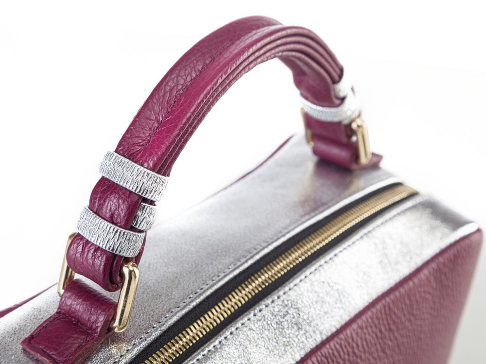 
                      
                        Borsa in pelle Grace bordeaux manico
                      
                    